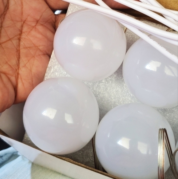 Ten Bulb Vanity Light Set USB - Picture 5 of 5